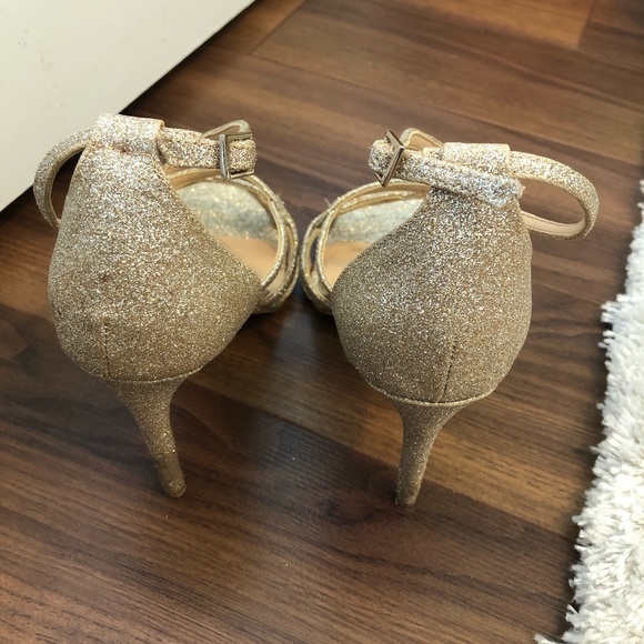 ✨STUNNING✨Badgely Mischka Gold Sparkle Heel - Picture 2 of 6